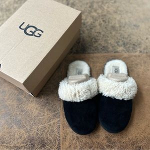 Ugg Slippers Kids Size Small (2-3)